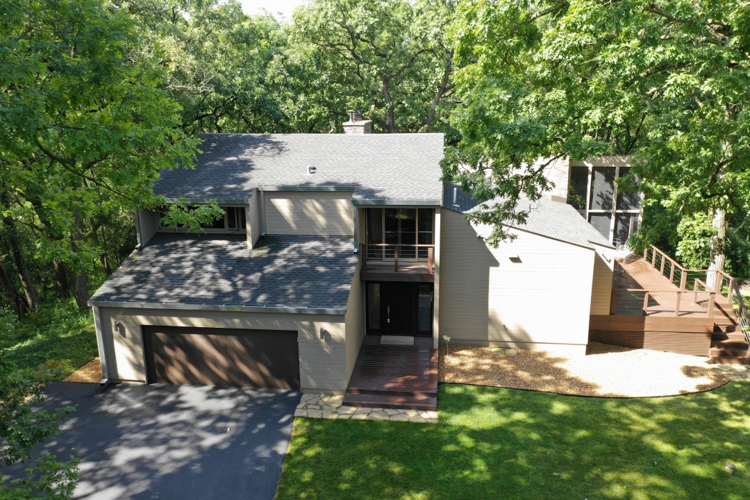To schedule a private showing, call Lou Zucaro at 312.907.4085 or send an email to lou@modernil.com