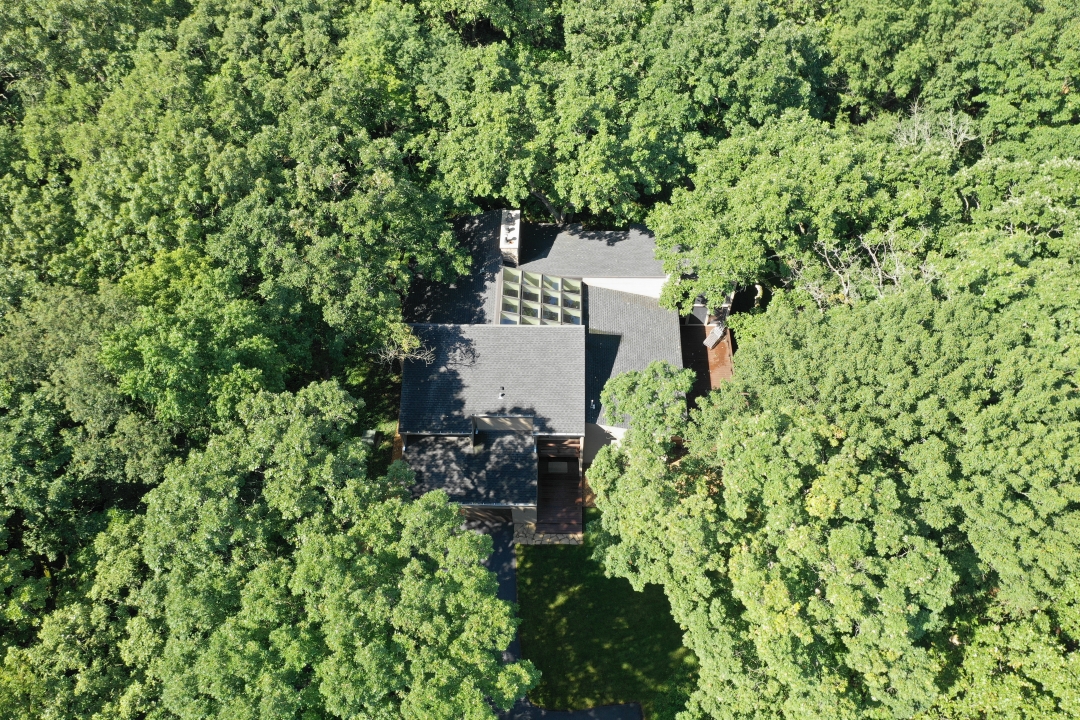 To schedule a private showing, call Lou Zucaro at 312.907.4085 or send an email to lou@modernil.com